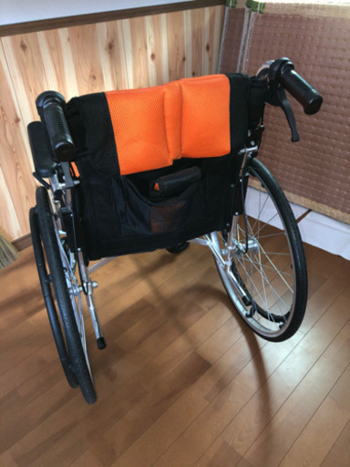美品！カドクラ ノーパンクタイヤ 自走式車椅子 カドクラ 車椅子 車いす 車イス 軽量 コンパクト 自走式 スポーツ