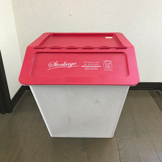 赤色　ゴミ箱