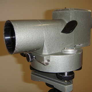 測量機器　望遠鏡としても使えます！