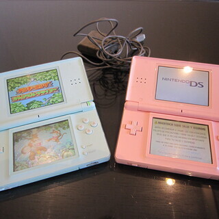 ニンテンド-DS LITE2台とファイナルファンタジーアドバンス2個