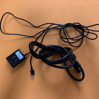 電車でGO PLUG and PLAY HDMIケーブルと電源供給用USBケーブル