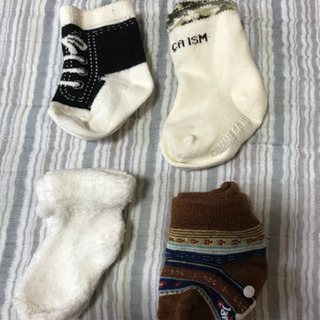 ベビー靴下　4足(新生児〜6ヵ月くらい)