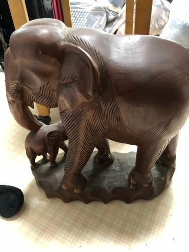 象の 木の 彫りもの