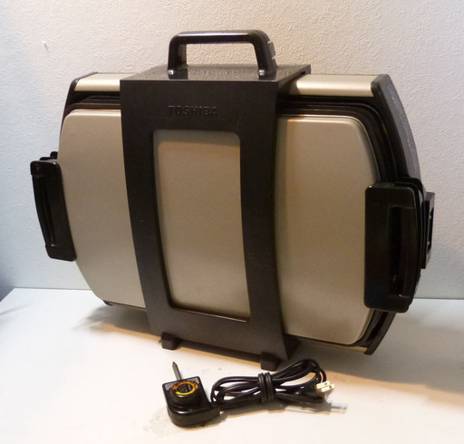 TOSHIBA 東芝 ホットプレートセット HGK-12WK プレート３種類 焼肉 ジンギスカン お好み焼 焼きソバ たこ焼 札幌 南区 澄川