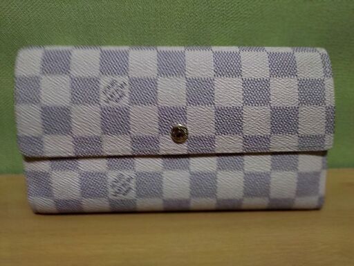 LOUIS VUITTON　　小銭入れのところが少し汚れました。