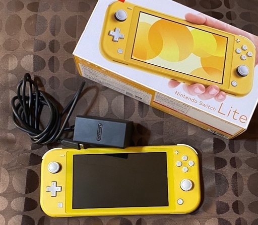 switch lite本体【箱、充電器あり】