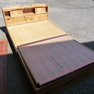 木製　セミダブル位のシングルベッド！　あげます！