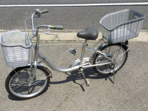 中古　20インチ　自転車　変速なし　 　防犯登録解除手続き完了　カギ2個　前後カゴ付き