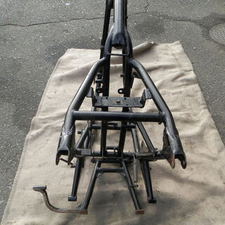 バイク部品　オートバイ　フレーム　カワサキ　KAWASAKI W1F フレーム　Ｗ1Ｆ-18＊＊＊（黒）書無　中古品 バイク部品 オートバイ フレーム カワサキ KAWASAKI W1F フレーム