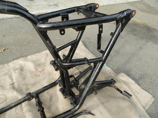 バイク部品　オートバイ　フレーム　カワサキ　KAWASAKI W1F フレーム　Ｗ1Ｆ-18＊＊＊（黒）書無　中古品 バイク部品 オートバイ フレーム カワサキ KAWASAKI W1F フレーム