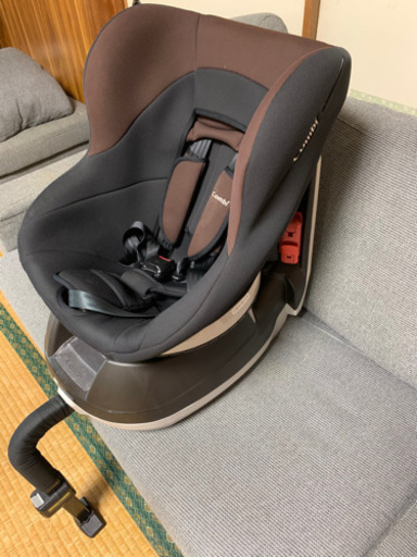 コンビ　チャイルドシート　回転式　取引中
