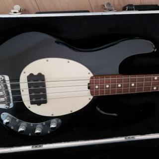 エレキベース　MUSICMANスティングレイ