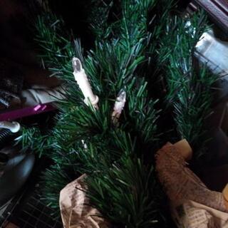 (商談中)2メートルぐらいのクリスマスツリー　イルミネーション込み