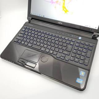 富士通 Corei7 メモリ8GB SSD250GB ノートパソコン マウス付き