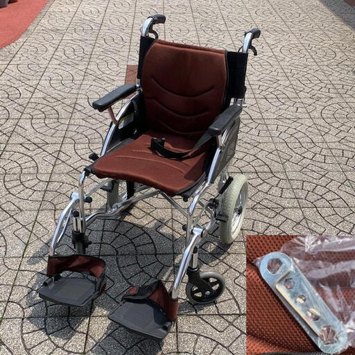 3 介助用　車いす　KADKURA/カドクラリーフ　F101G　軽量タイプ　背折れ折りたたみ式/ブレーキ