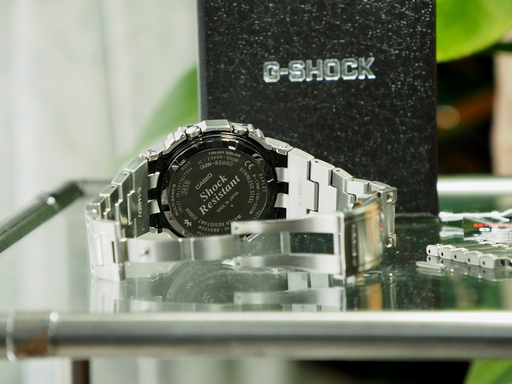 美品！腕時計　CASIO カシオ　G-SHOCK GMW-B5000D-1JF シルバー  フルメタル　Bluetooth
