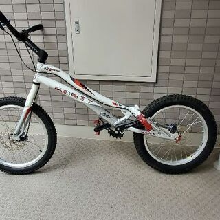 自転車　トライアル　MONTY　スタンド付