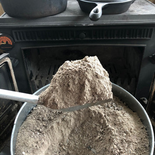 値下げ！薪ストーブの灰　山菜の灰汁取り、土壌改良、囲炉裏に
