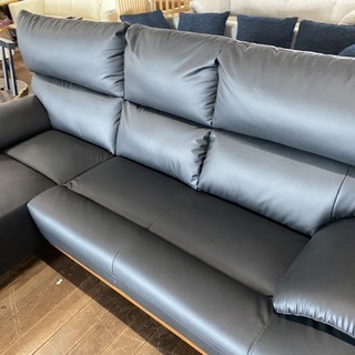 新品カウチソファー！メーカーがキズモノと思って持ってきたのが新品で