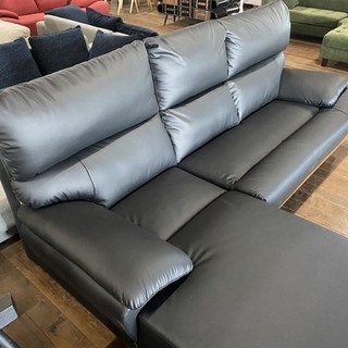 新品カウチソファー！メーカーがキズモノと思って持ってきたのが新品で