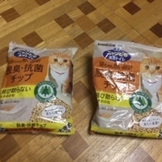 猫トイレ用チップ４Lｘ２袋　未開封　1個あたり500円。