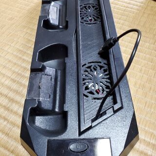 PS4スリム型専用　冷却&コントローラー充電器
