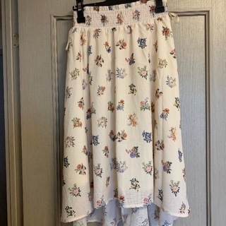 マジェスティックレゴンの新品花柄スカート