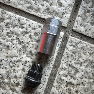 ESSEX 2ピースシェルナット ハイエースに使用24ケ ロックナット有り