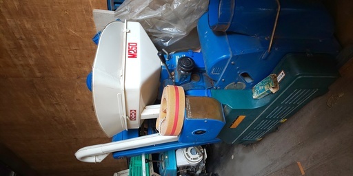 中古農機具譲ります（自走式自動脱穀機、籾摺り機、田植機