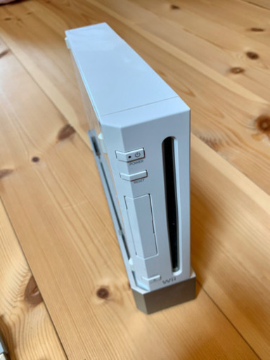 Wii本体＋コントローラー・ヌンチャク×2、クラシックコントローラー×1＋人気タイトル10作品内蔵