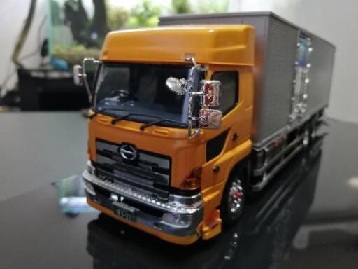 アオシマ ヘビーフレイト1/32 HINOプロフィア バン