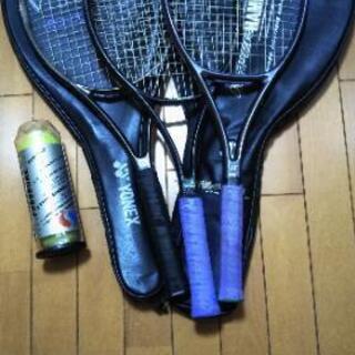 硬式テニスラケット、カバー、ボール