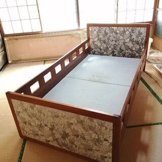 白河市周辺の方　木製ベッド譲ります。