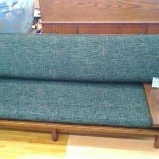 飛騨産業キツツキマーク　ウォールナット材　3人掛けソファ