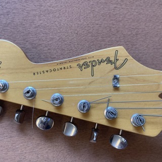 Fender stratocaster + Roland micro cube をセットで譲ります
