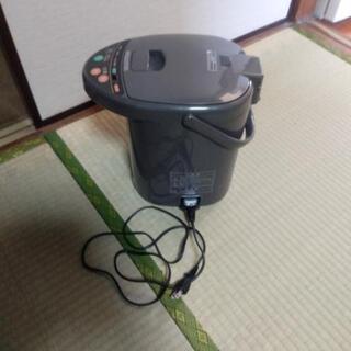 電気保温ポット(東芝)・コード付属です。