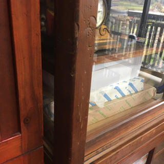 昭和レトロな雰囲気のある古い木製飾り棚 ショーケース 店舗什器 古道具