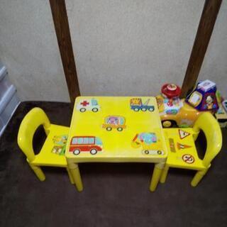 子供用　おもちゃの机と椅子