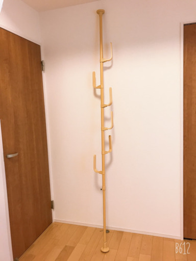 今週中に取りに来て頂ける方、半額の500でお譲りします⭐︎ハンガーポール⭐︎突っ張り型