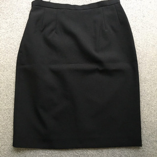 未着用の黒スカート
