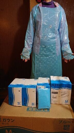 PEガウン袖つき FR837 ファーストレイト 20枚入り1箱 看護師さんお医者さんは 3000円です。