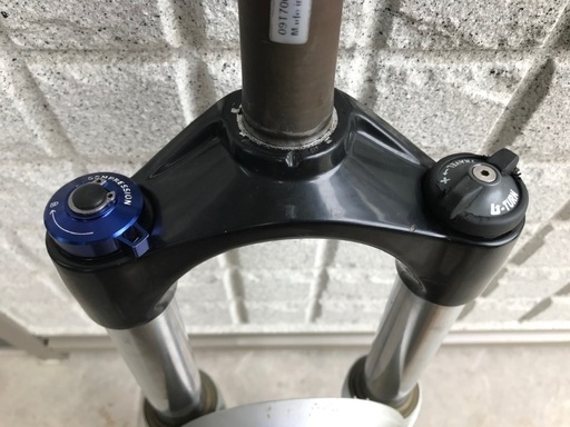 Rockshox TORA サスペンション　U-turn Compression機能付