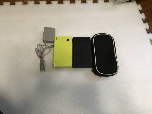 NintendoDSi ２台 充電器付き