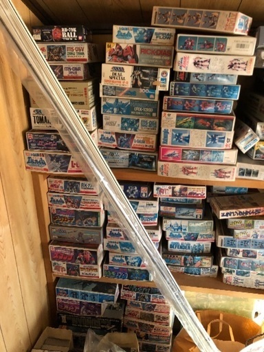 ゲーム機、カセット、プラモデル