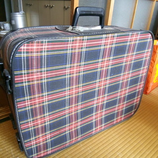 レトロ♪　チェック柄の布のスーツケース