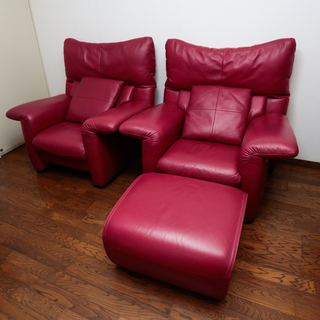 カリモク 最高級 DOMANI 本革 アームチェアー2脚　スツール1脚 3点セット 極美品です！！千葉から 配達もします。