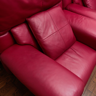 カリモク 最高級 DOMANI 本革 アームチェアー2脚　スツール1脚 3点セット 極美品です！！千葉から 配達もします。