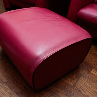 カリモク 最高級 DOMANI 本革 アームチェアー2脚　スツール1脚 3点セット 極美品です！！千葉から 配達もします。