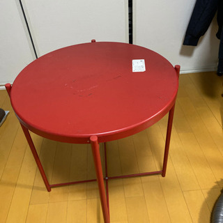 赤色サイドテーブル