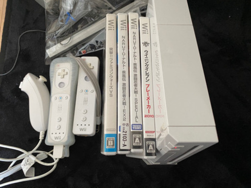 ニンテンドーWii ソフト4本　リモコン一つ